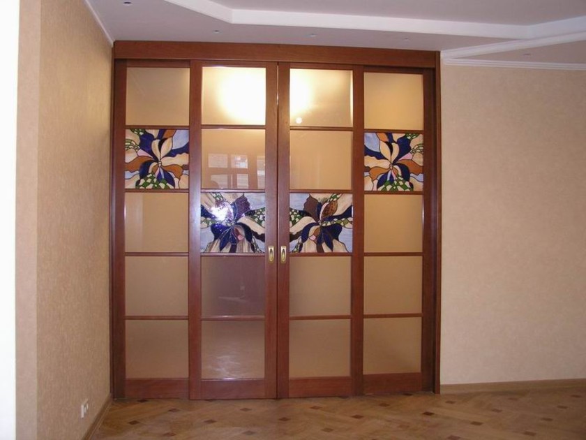 Перегородка с цветными стеклянными вставками Иркутск