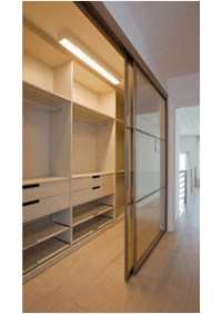 Линейная гардеробная комната с дверями купе Иркутск