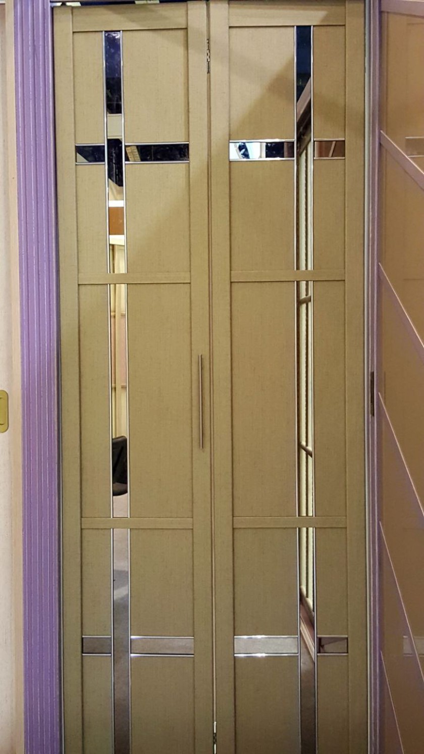 Двери гармошка шпонированные с зеркальным декором Иркутск