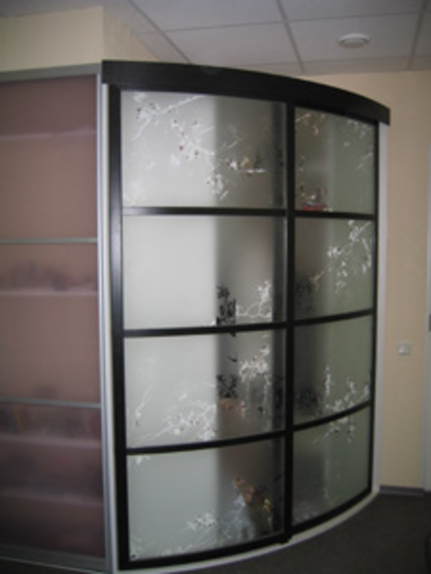 Шкаф купе радиусный с рисунком на стекле Иркутск