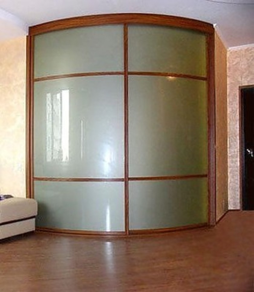 Встроенный шкаф купе радиусный в классическом стиле Иркутск